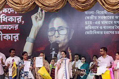 மணிப்பூரில் பழங்குடியினர் பாதிக்கப்பட்டபோது அமைதி காத்த குடியரசுத் தலைவர் எங்களைக் குறிவைப்பது ஏன்? - மம்தா