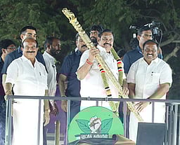 அதிமுகவை எவராலும் விழுங்க முடியாது: முதல்வருக்கு எடப்பாடி பழனிசாமி பதிலடி