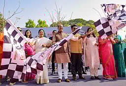 மகளிர் நாள்: இருசக்கர வாகனப் பேரணி - புகைப்படங்கள்