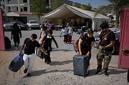 மார்ச் முதல் வாரத்தில் வளைகுடா நாடுகளிலிருந்து 52,000 இந்தியர்கள் தாயகம் திரும்பினர்: மத்திய அரசு