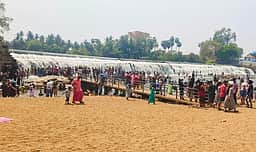 கோபி அருகே கொடிவேரி தடுப்பணையில் குவிந்த சுற்றுலாப் பயணிகள்