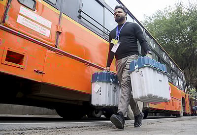 கேரளத்தில் மின்னணு வாக்குப்பதிவு இயந்திரங்களில் வேட்பாளர்களின் வண்ணப் புகைப்படம்!