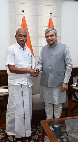 காரைக்கால் - பேரளம் இடையே 
ரயில் இயக்க காங்கிரஸ்  எம்.பி. கோரிக்கை