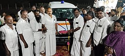 ரூ.10 லட்சத்தில் ஆம்புலன்ஸ்
வாகனம் அளிப்பு
