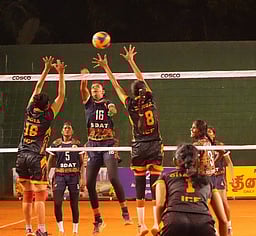 மாநில வாலிபால்: ஐசிஎஃப், எஸ்ஆா்எம் வெற்றி