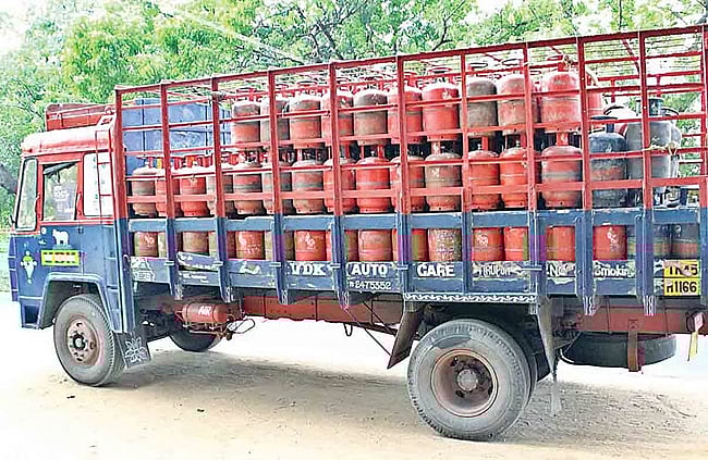 சென்னையில் வணிக சிலிண்டர் விநியோகம் நிறுத்தம்!