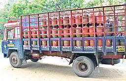 சென்னையில் வணிக சிலிண்டர் விநியோகம் நிறுத்தம்!