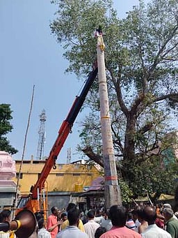 செங்கல்பட்டு ஏகாம்பரேஸ்வரா் 
கோயிலில் கொடிமரம் பிரதிஷ்டை