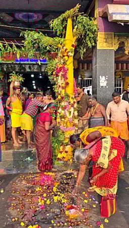 நன்செய் இடையாறு மாரியம்மன் கோயில் குண்டம் திருவிழா கம்பம் நடுதலுடன் தொடக்கம்