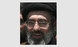 ஈரானின் புதிய உச்ச தலைவராக கமேனியின் மகன் தேர்வு! 