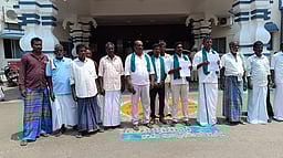 விளைநிலத்தில் இறால் பண்ணை: 
ஆட்சியரிடம் விவசாயிகள் புகாா்