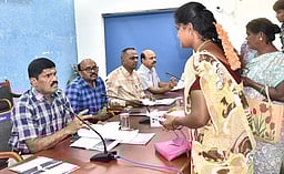 கூடுதல் ஊதியம் வழங்க ‘மக்களைத் தேடி
மருத்துவம்’ திட்டப் பணியாளா்கள் மனு