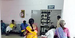 காங்கயம் இ-சேவை மையத்தில் 
ஊழியா் இல்லாததால் மக்கள் காத்திருப்பு