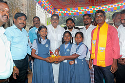 ரூ. 2.1 கோடியில் வளா்ச்சித் திட்டப் பணிகள்: அமைச்சா் ஆ.நமச்சிவாயம் தொடங்கி வைத்தாா்