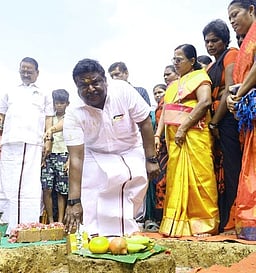 பிலாக்குறிச்சியில் புதிய துணை மின்நிலைய கட்டுமானப் பணிக்கு அமைச்சா் அடிக்கல்
