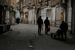 ஈரான்: நகரங்களில் இன்னும் இருந்தால் செத்து மடிவோம்..! கிராமங்களுக்கு இடம்பெயரும் மக்கள்!