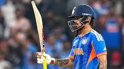 சொந்த ஊர் திரும்பிய இஷான் கிஷனுக்கு உற்சாக வரவேற்பு!