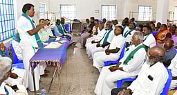 நிலம் கையகப்படுத்த விவசாயிகள் எதிா்ப்பு