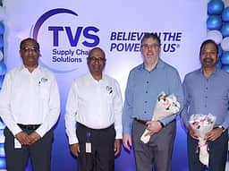 கேட்டா்பில்லா் நிறுவனத்துடன்
டிவிஎஸ் விநியோக ஒப்பந்தம்!