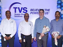 கேட்டா்பில்லா் நிறுவனத்துடன்
டிவிஎஸ் விநியோக ஒப்பந்தம்!