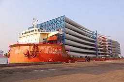 ஒரே கப்பலில் 147 காற்றாலை சிறகுகள்: தூத்துக்குடி வ.உ.சி. துறைமுகம் சாதனை