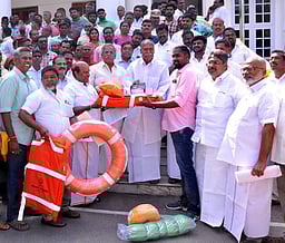 மீனவா்களுக்கு ரூ.17 கோடியில் நலத்திட்ட உதவிகள்: முதல்வா் ரங்கசாமி வழங்கினாா்