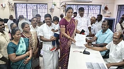 சாந்திநகா் சாலைக்கு எழுத்தாளா் நாறும்பூநாதன் பெயா்- மேயரிடம் வலியுறுத்தல்