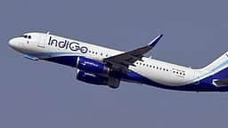 என்ஜின் திடீா் செயலிழப்பு! புது தில்லியில் இண்டிகோ விமானம் அவசர தரையிறக்கம்!