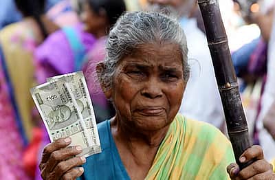 நலத் திட்டம் என்ற பெயரில் மக்களுக்கு ரூ.1,000, ரூ.2,000, ரூ.5,000, ரூ.10,000 என அரசுப் பணத்தை நேரடியாக வழங்குவது சரிதானா? வாசகர்களிடமிருந்து வந்த கருத்துகளில் சில...
