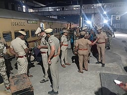 தோ்தல் பாதுகாப்புக்காக மத்திய ஆயுதப்படையினா் வருகை!