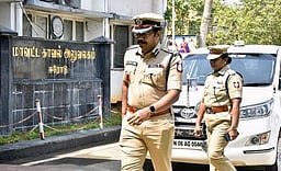 8 மாவட்ட காவல் கண்காணிப்பாளா்களுடன்
மேற்கு மண்டல ஐஜி ஆய்வு