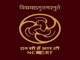 8-ஆம் வகுப்பு பாடநூல் சா்ச்சை: 
என்சிஇஆா்டி பாடத்திட்டக் குழு மாற்றியமைப்பு