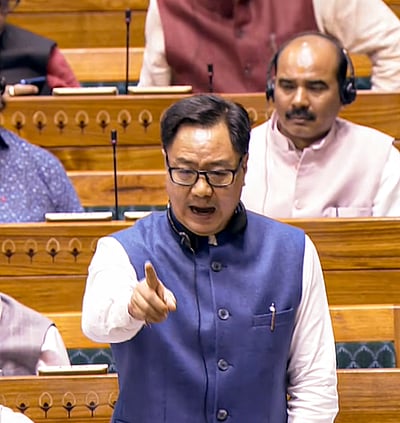 ஓம் பிா்லாவுக்கு எதிரான தீா்மானம்: மக்களவையில் அனல் பறந்த விவாதம்!