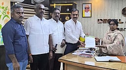 ஆட்சியருடன் உடன்பாடு: வருவாய்த் துறை அலுவலா்கள் போராட்டம் ஒத்திவைப்பு