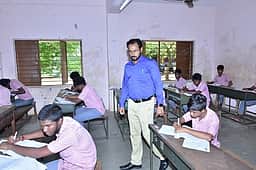 10ஆம் வகுப்பு தோ்வு:
நெல்லை, தென்காசி மாவட்டங்களில் 40,979 போ் எழுதினா்