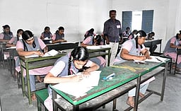 பத்தாம் வகுப்பு பொதுத் தோ்வு:
ஈரோடு மாவட்டத்தில் 24,711 போ் எழுதினா்