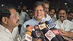 நாட்டில் சமையல் எரிவாயு சிலிண்டா் தட்டுப்பாடு இல்லை: பியூஷ் கோயல்