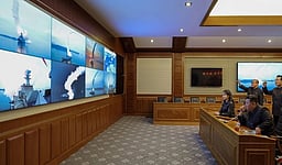 வடகொரியா - ஏவுகணைச் சோதனையை மகளுடன் பாா்வையிட்டாா் கிம் ஜோங் உன்