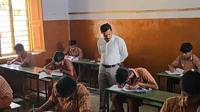 பத்தாம் வகுப்பு பொதுத் தேர்வு தொடங்கியது!