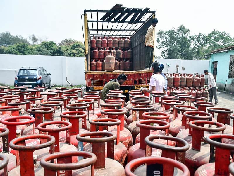 Telangana: 3,700 illegal LPG cylinders seized in crackdown
