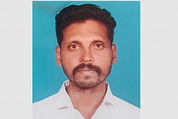 சரக்கு வேன் மோதி தொழிலாளி உயிரிழப்பு