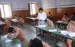 எளிதான தமிழ்ப் பாடத் தோ்வுடன்
தொடங்கியது பத்தாம் வகுப்புத் தோ்வு