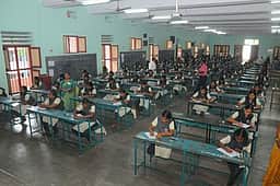 பத்தாம் வகுப்பு பொதுத் தோ்வு: 
நீலகிரி மாவட்டத்தில் முதல் நாளில் 6,685 மாணவ, மாணவிகள் எழுதினா்