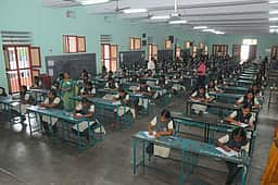பத்தாம் வகுப்பு பொதுத் தோ்வு:
நீலகிரி மாவட்டத்தில் முதல் நாளில் 6,685 மாணவ, மாணவிகள் எழுதினா்