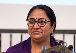 7,000 மையங்கள் மூலம் குடிமக்களுக்கு அரசின் 75 முக்கிய சேவைகள்: தில்லி முதல்வா் பெருமிதம்