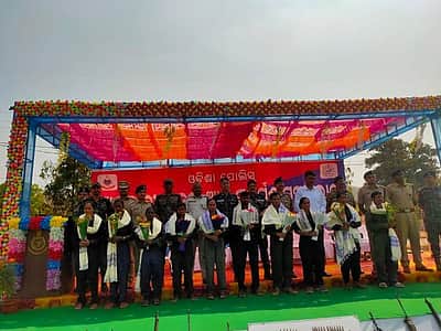 ஒடிசாவில் 10 நக்சல்கள் சரண்!