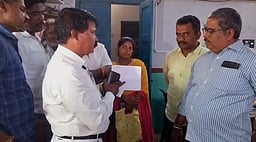 வாங்காத கடனுக்கு நோட்டீஸ் அனுப்பிய கூட்டுறவு வங்கி: பெண் அதிா்ச்சி