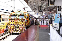 போத்தனூா் - தன்பாத் அம்ருத் ரயில்; பாலக்காடு - பொள்ளாச்சி மெமு ரயில்