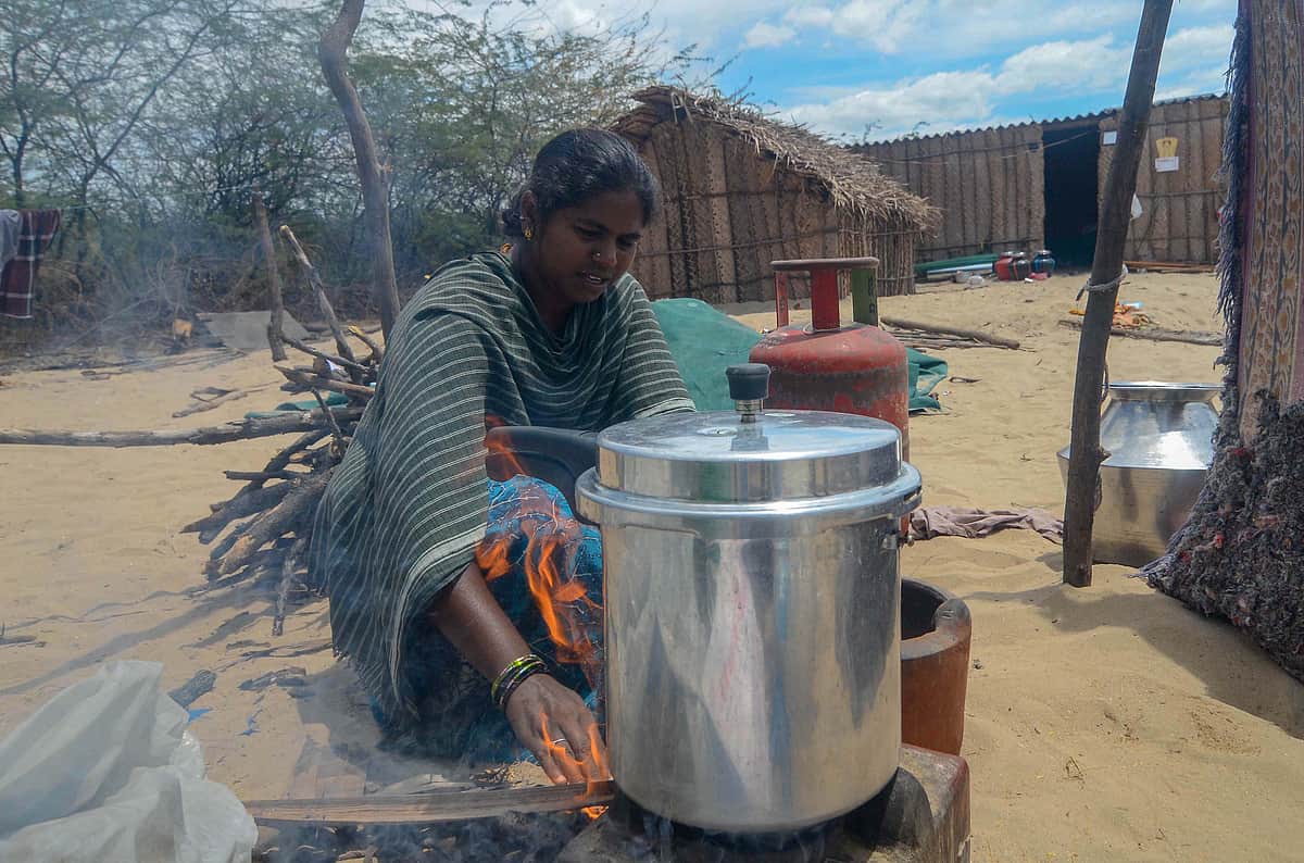 எல்பிஜி தட்டுப்பாடு: கேஸ் சிலிண்டரை சிக்கனமாகப் பயன்படுத்த 10 டிப்ஸ்!