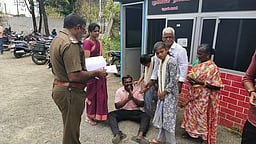 நகைகளை மீட்டுத் தரக் கோரி
ஆட்சியா் அலுவலகத்தில் தற்கொலை முயற்சி